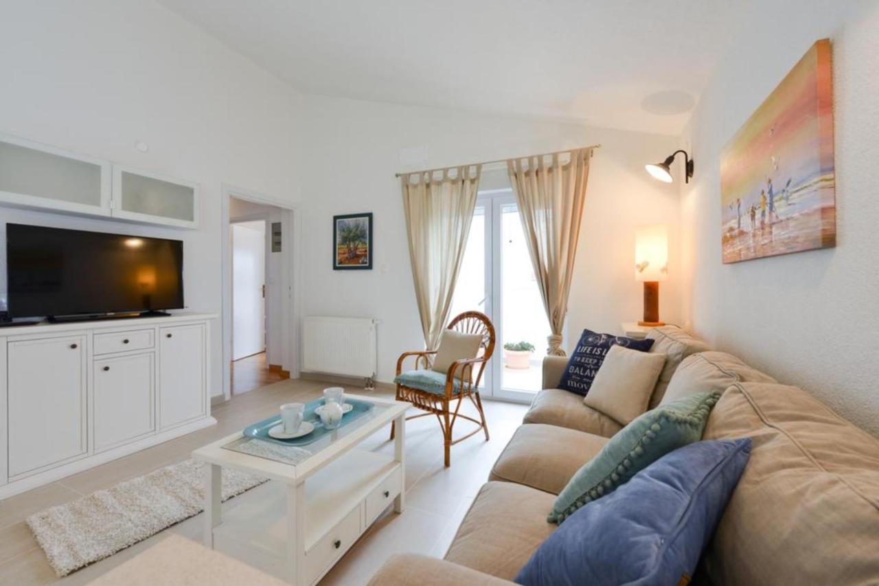 Spacious Chic Apartament