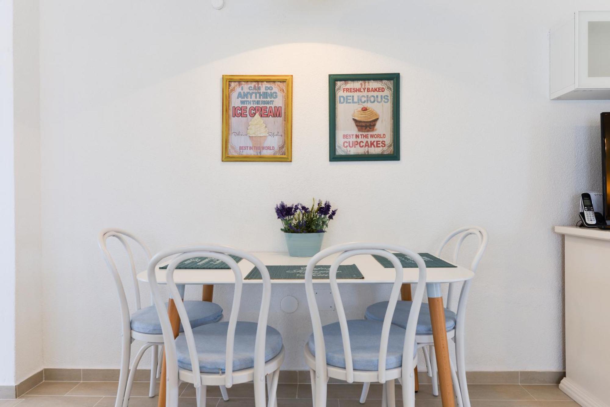 Spacious Chic Apartament