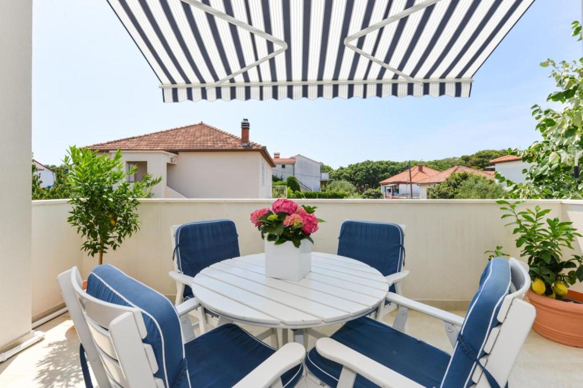 Spacious Chic Apartament